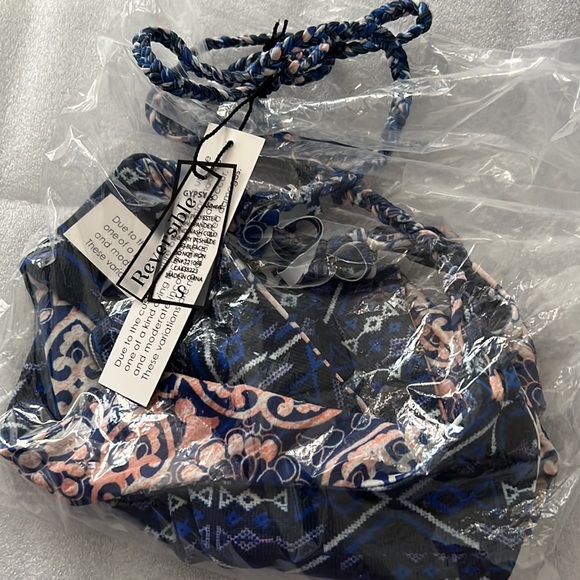 $25 - Gypsy 05 Sand Reversible triangle top - mix & match - side crochet - Picture 7 of 8